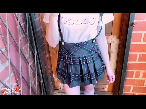 ❤️ D'Schoulmeedchen suckt hiren Dick déif a féckt amplaz Klassen. ☑ Sexvideo bei eis ﹏