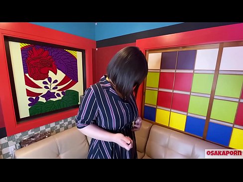 ❤️ Japanesch Cutie mat groussen Titten masturbéiert mat Sexspillsaachen an huet en Orgasmus. Si schwätzt an engem Interview iwwer hir fucking Erfahrung. Riesen Titten an haare Muschi krauchen haart. Osakaporn ☑ Sexvideo bei eis ﹏