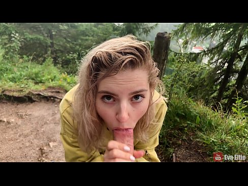 ❤️ Meedchen drénkt kum no engem ëffentleche Blowjob - Eva Elfi ☑ Sexvideo bei eis ﹏